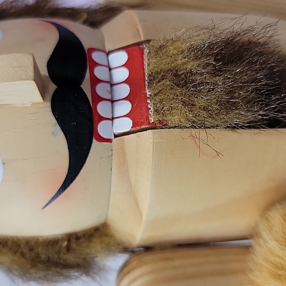 Rustic Vintage wooden nutcracker - Picture 9 of 10